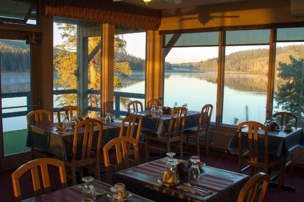 Lac Le Jeune Nature Resort Logan Lake Extérieur photo