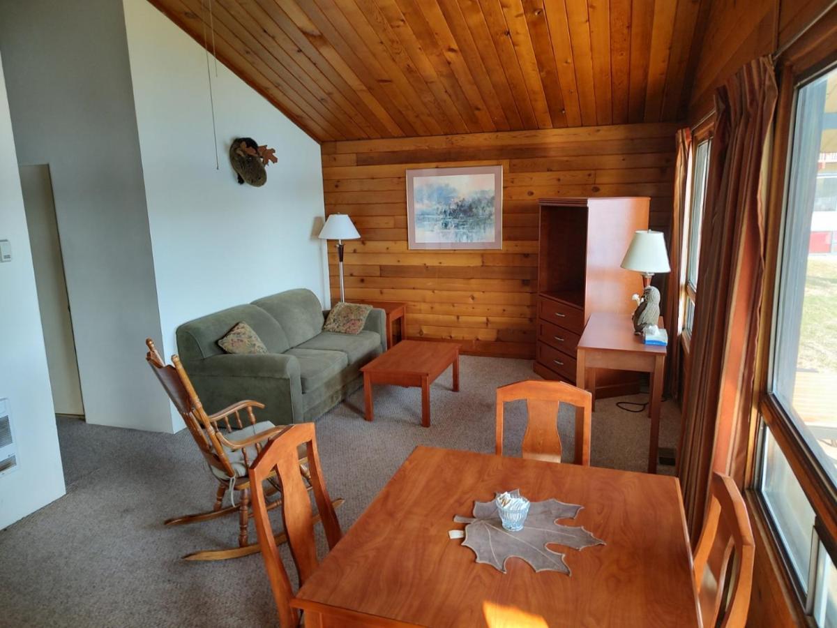 Lac Le Jeune Nature Resort Logan Lake Extérieur photo