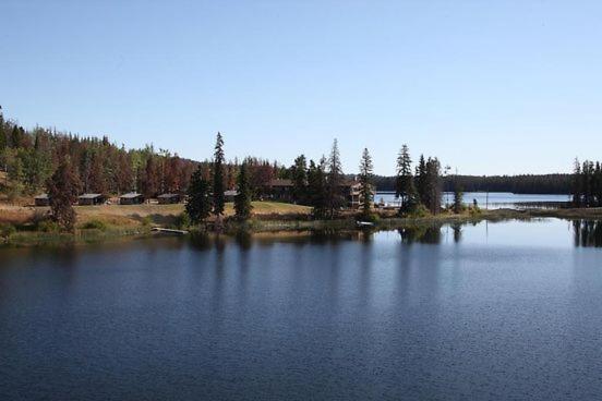 Lac Le Jeune Nature Resort Logan Lake Extérieur photo