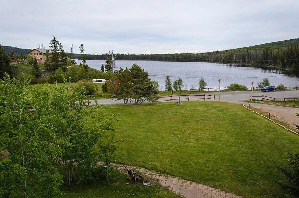 Lac Le Jeune Nature Resort Logan Lake Extérieur photo